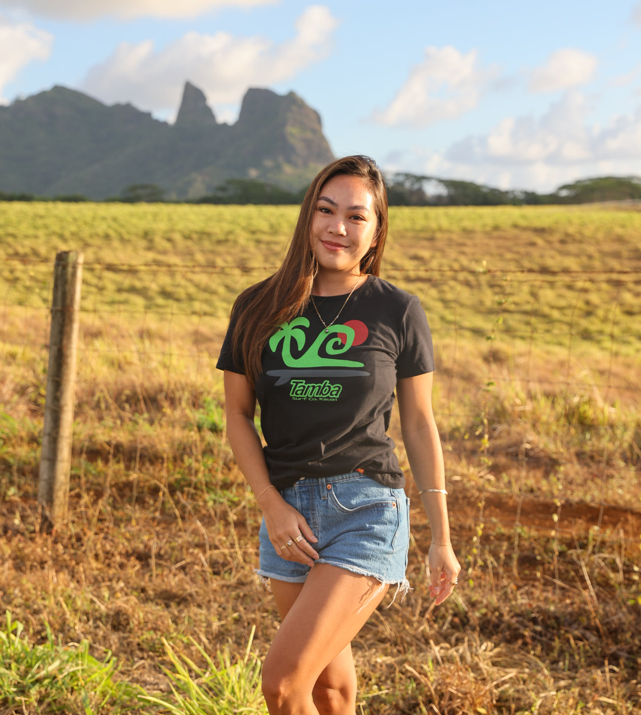 Zen Tropic Women's Short Sleeve Shirt - Black – Tamba Surf Company